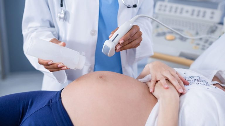El control prenatal es el seguimiento de la gestación por el equipo multidisciplinario de salud. La obstetra Pilar Córdova nos habla más sobre la importancia del control prenatal.