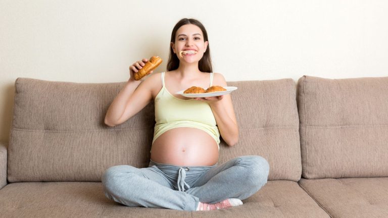 Los primeros meses de vida son importantes, ya que las madres logran formar un vínculo o conexión especial con el bebé y este se mantiene, principalmente, a través de la lactancia materna.